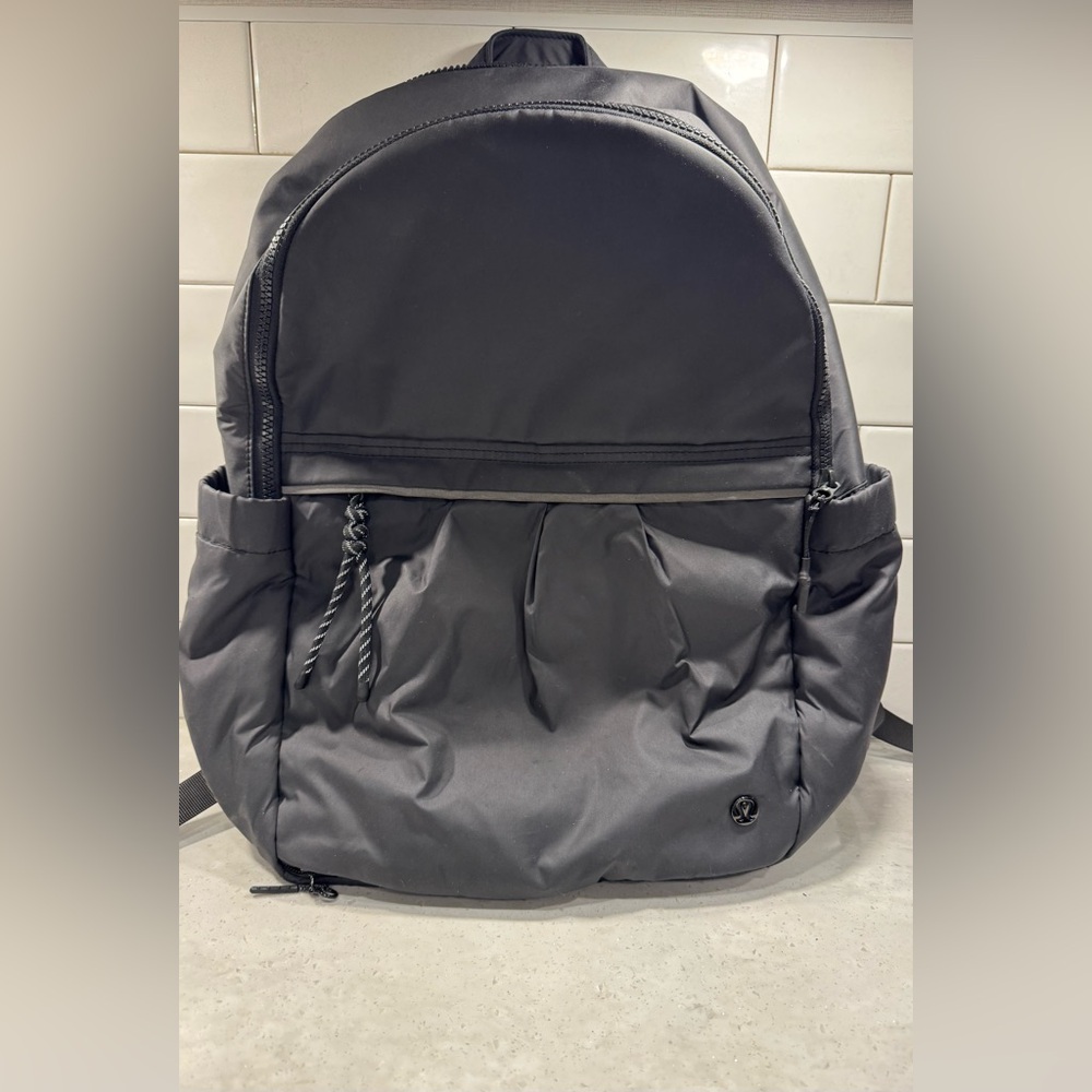 Lululemon City Adventurer Backpack 20L – Black – Excellent Condition - Picture 2 of 11